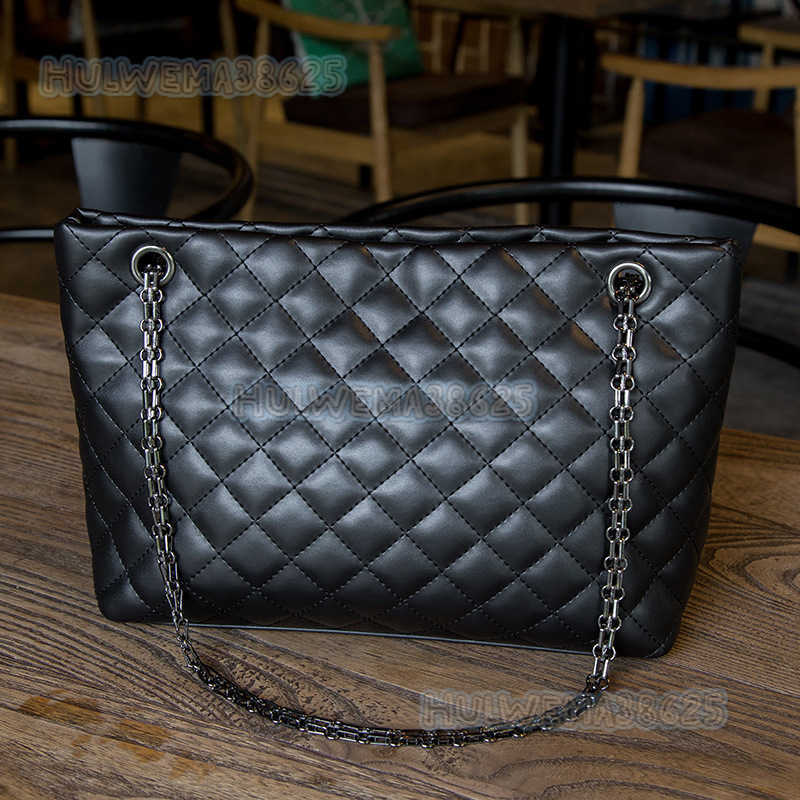 Womens Bag Quilted Chain Bag Ladies Style Shoulder Bag Fashion Handbag Embroidered Bag H250804