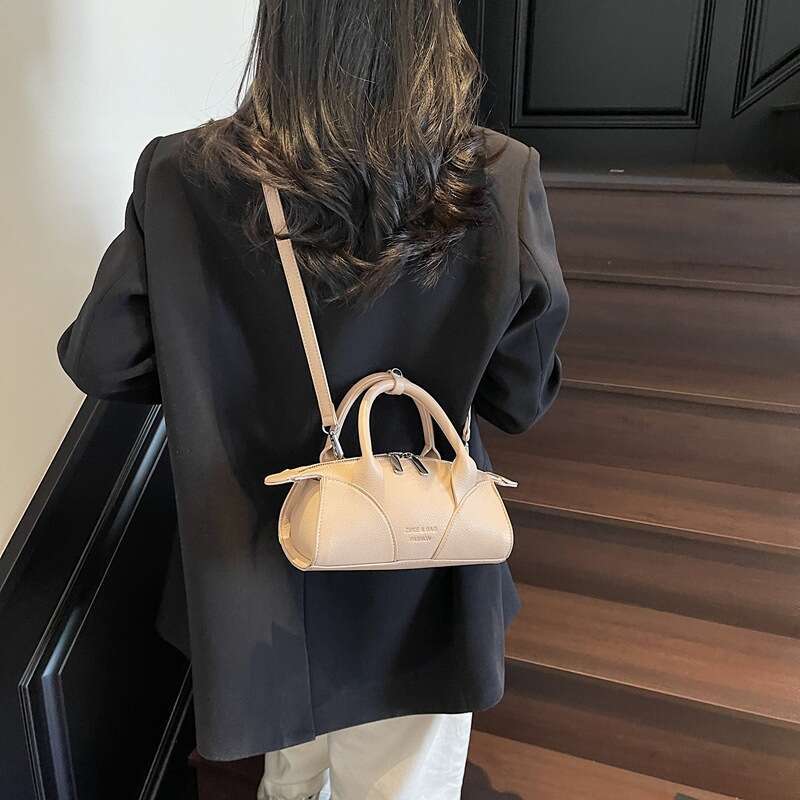 2025 Spring Summer Casual bags Fashion Women's Light Luxury Simple Versatile Commuter designer Boston Bag for Women