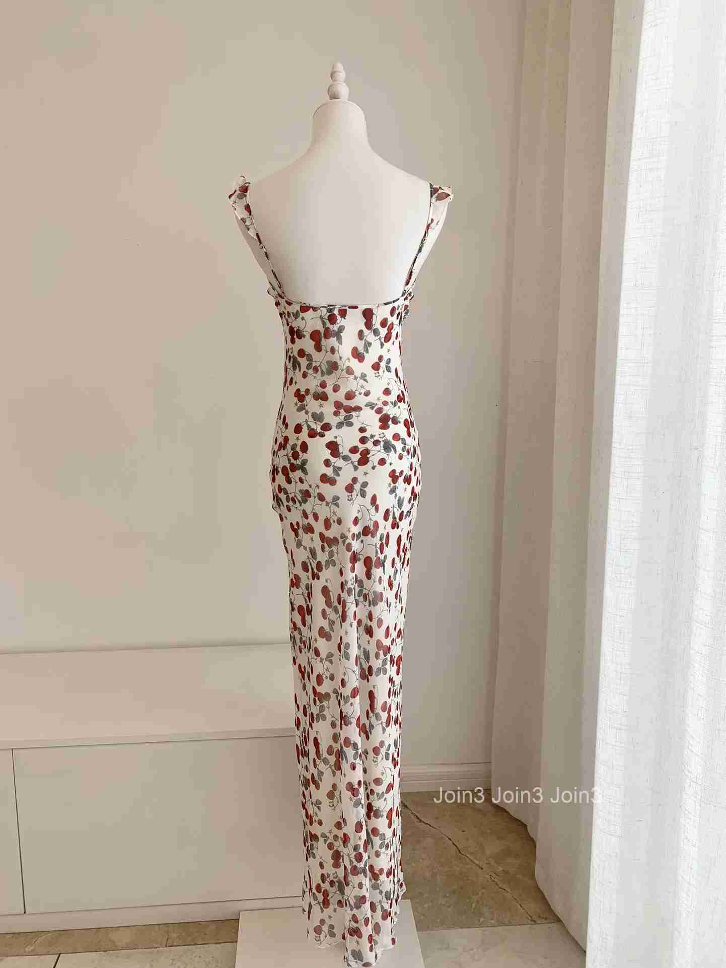 New 100% Silk Women V-Neck Ruffles Sleeveless Slim Fit Strawberry Printed Long Dress