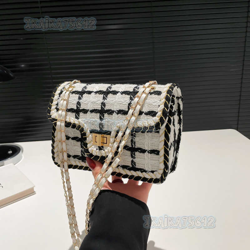 Trendy Personality Small Square Bag 2025 New Fashion Niche Design Womens Bag Trendy Simple Crossbody Shoulder Bag H250804