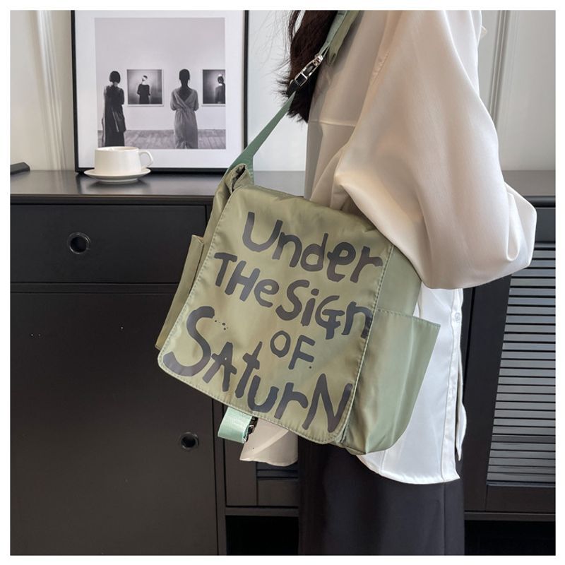 Korean version of the shoulder personality graffiti letters large-capacity messenger Messenger street back big bag