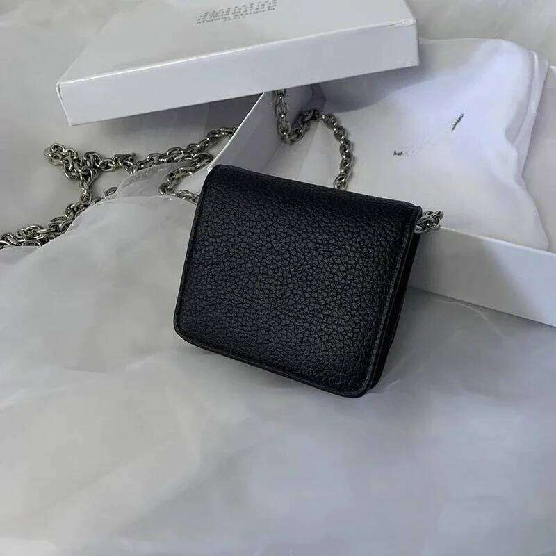 trendy short mini chain for men and women, shoulder bag, crossbody bag