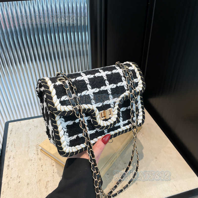 Trendy Personality Small Square Bag 2025 New Fashion Niche Design Womens Bag Trendy Simple Crossbody Shoulder Bag H250804