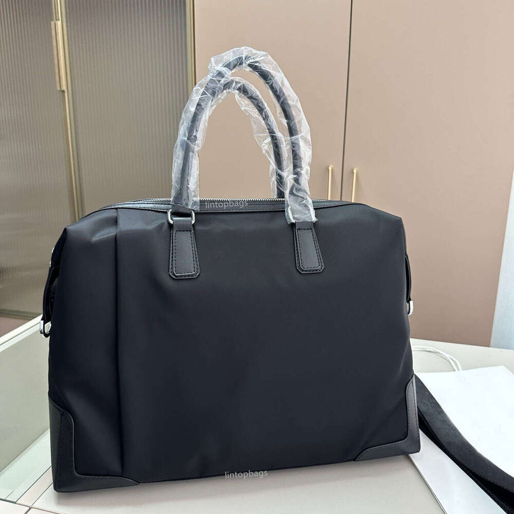 Designer Unisex Duffel Bags Metal Totes Travel Bags Handbags luxury Crossbody Shoulder Bags Designer Mens Airport Totes Sports Fitness Yoga Messenger Bag