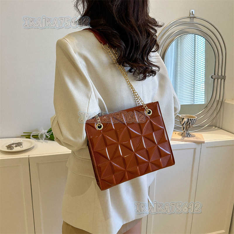2025 Spring New Style Crossbody Bag Niche Trendy Casual Large Capacity Quilted Chain Bag Single Shoulder Bag for Women H250804