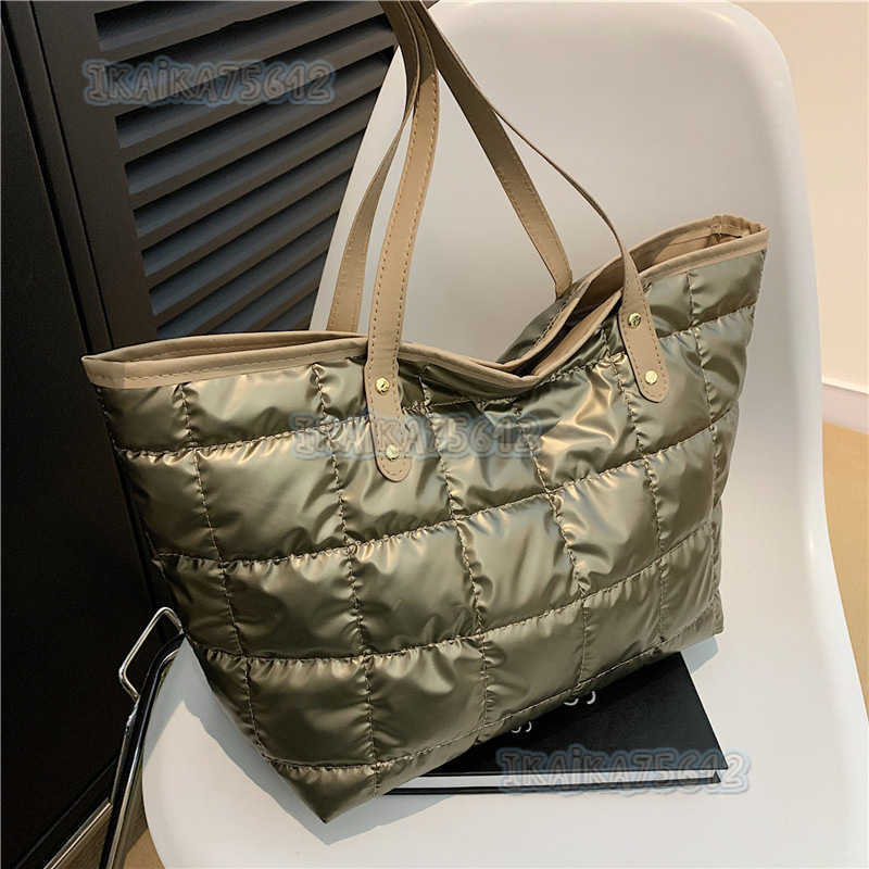 Womens Large Capacity Bag 2025 New Winter Niche Texture Shoulder Bag Fashion Simple Commuter Tote Bag Large Bag H250804
