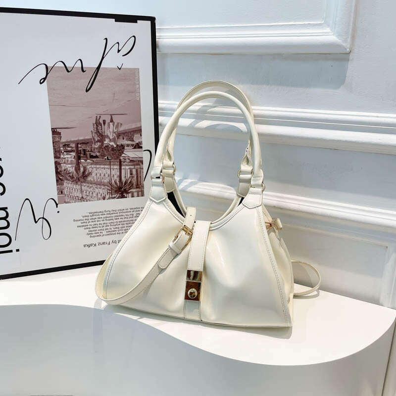 High-End Fashion Simple Handheld Tote Oil Wax Leather Texture Shoulder 2025 bags New Niche Design designer Crossbody Bag