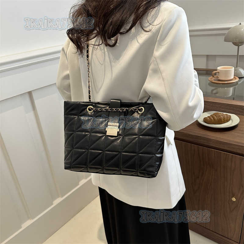 Casual Texture Personality Large Capacity Beautiful Tote Bag New Trendy Fashionable Handbag Simple Shoulder Bag H250804