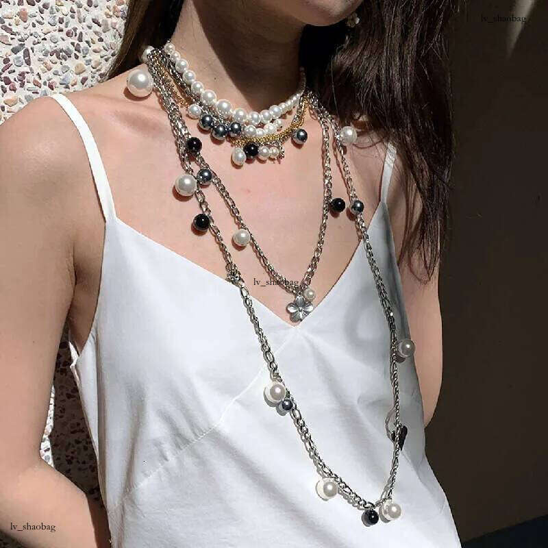 DHcollections Color Blocking Pearl Tassel Layered Necklace, Black White Bead Collarbone Personalized And Fashionable Women's Sweater Chain, Trend