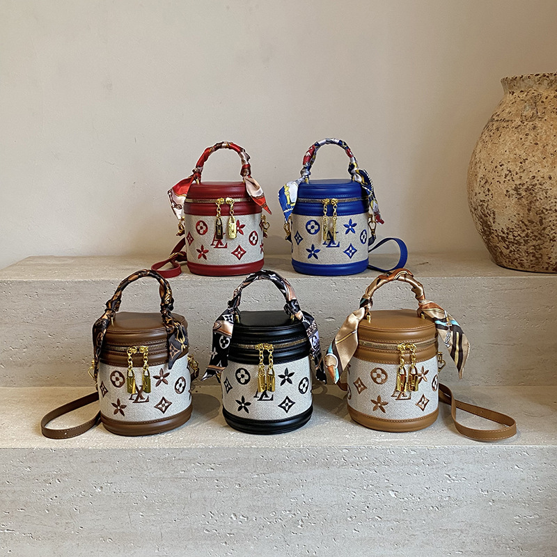 Designer New Patchwork Womens Bucket Bag Sweet Elegant Fashion Shoulder Bag Enhances Your Commuter Friendly with Personality Crossbody Bag Free Shippi