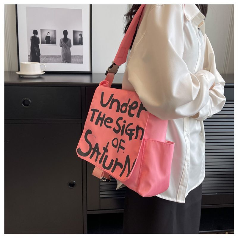 Korean version of the shoulder personality graffiti letters large-capacity messenger Messenger street back big bag