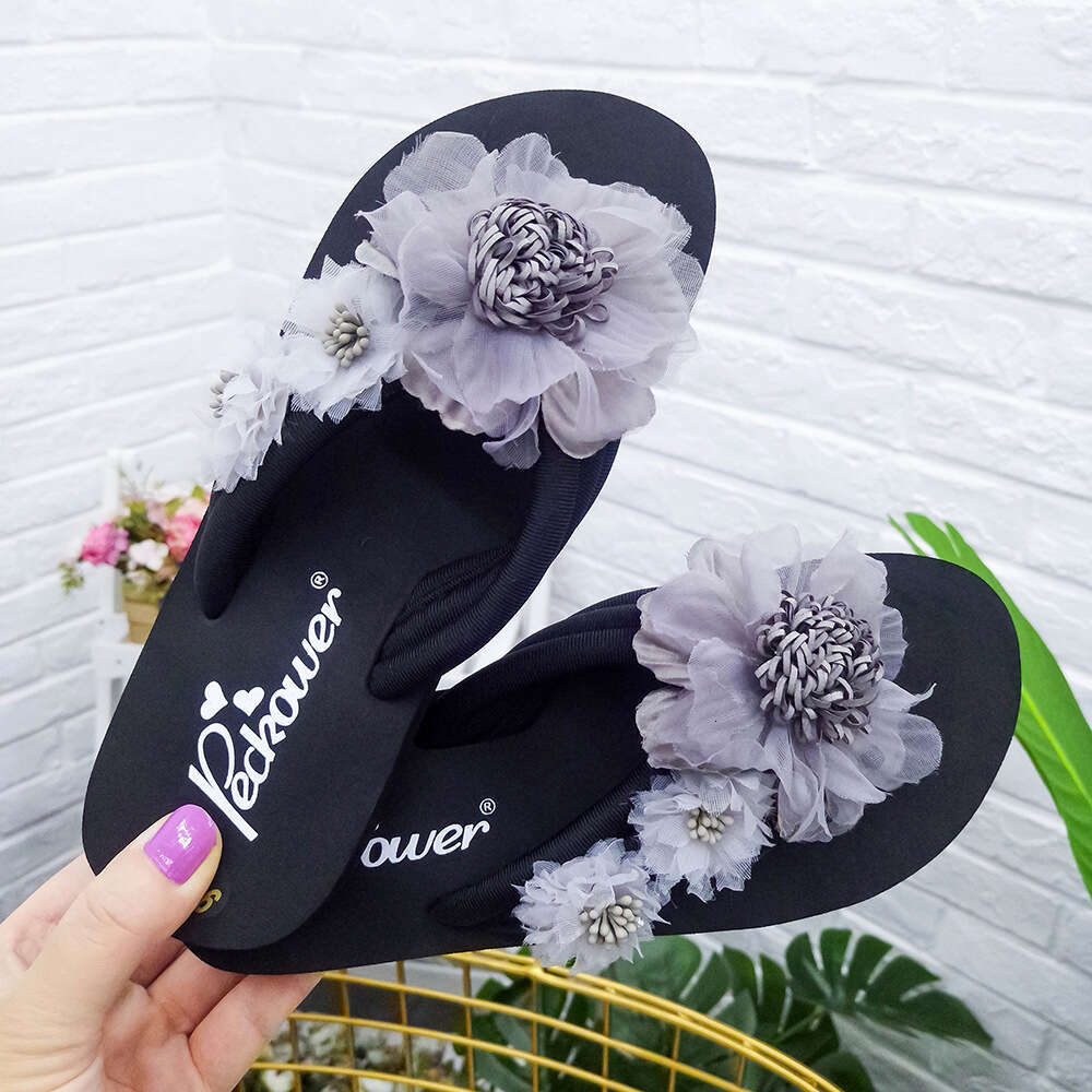 New Women's Summer Fashionable Versatile Flip-Flops Thick Sole Beach Shoes Sweet Holiday Sandals for Women