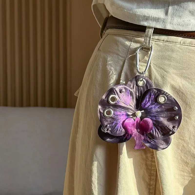 Exquisite Phalaenopsis Orchid Lily Keychain Creative Simulation Flower Bag Pendant Fashion Backpack Decoration Accessories Gifts G250802
