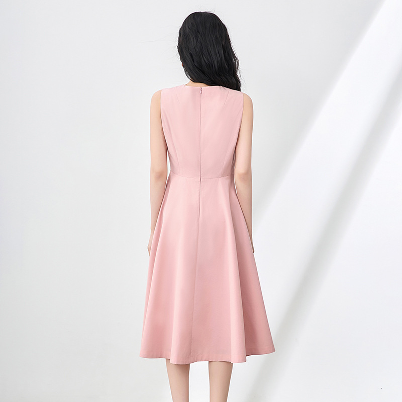 2025 French style elegant, simple and unique long skirt elegant waist pleated sleeveless dress trend summer southern oil new designer dress