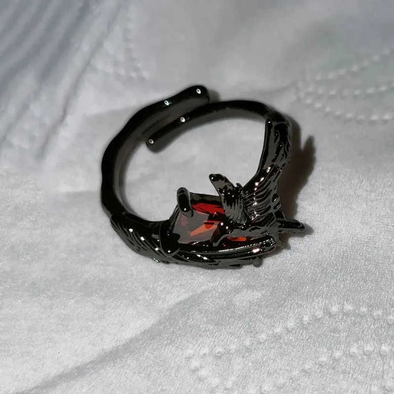 Game Love and Deep Space Sylus Crow Cosplay Ring Unisex Alloy Adjustable Opening Red Gem Rings Punk Jewelry Accessories Prop U250805