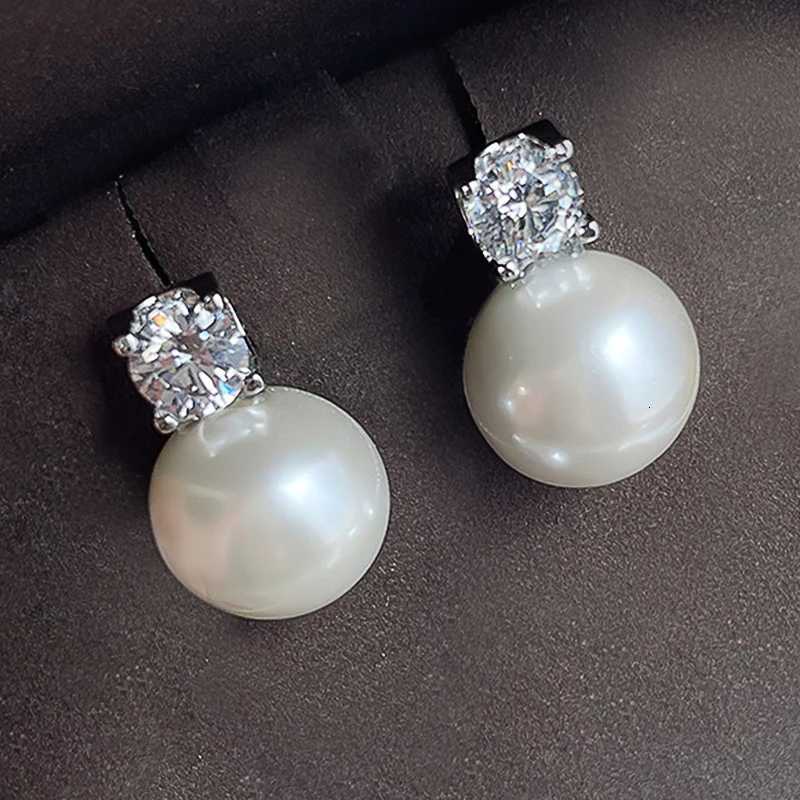 80 Imitation Pearl Earrings for Women Fashion Contracted Design Bridal Wedding Earrings Temperament Elegant Female Jewelry Y250804