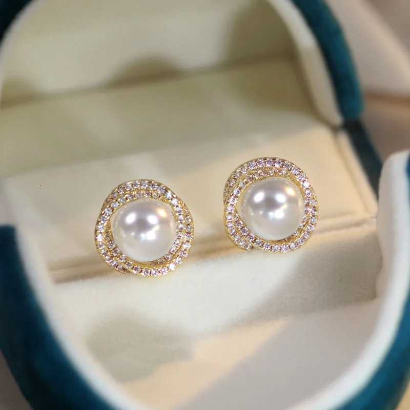 Twist Spiral Crystal Womens Pearl Stud Earrings Round Imitation Pearl Small Earrings for Girls Korean Fashion Jewelry Y250804