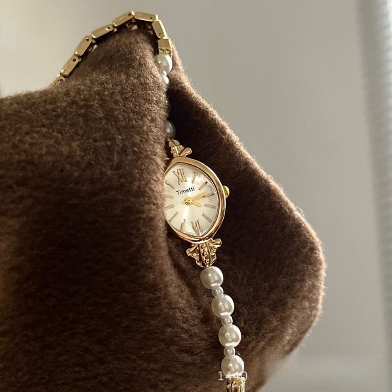 Chic Accessory for Her - Stylish White Pearl Band Coupled With Precision Quartz Mechanism