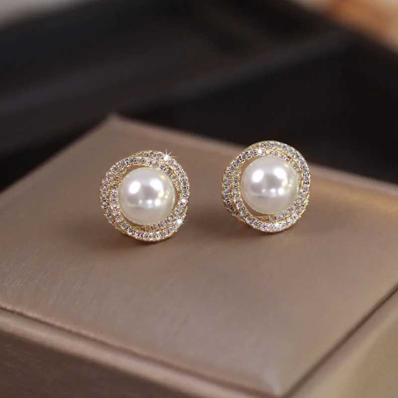 Twist Spiral Crystal Womens Pearl Stud Earrings Round Imitation Pearl Small Earrings for Girls Korean Fashion Jewelry Y250804