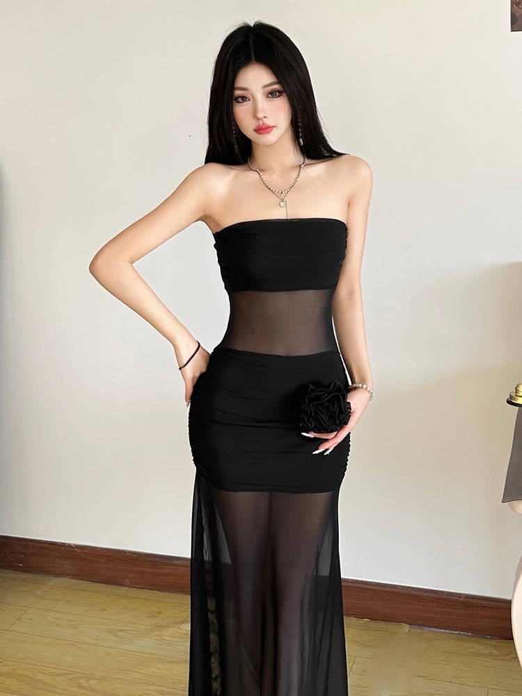 2025 trend beach vacation style transparent mesh tube top with a slim and elegant design, suitable for travel and photography. New designer dresses