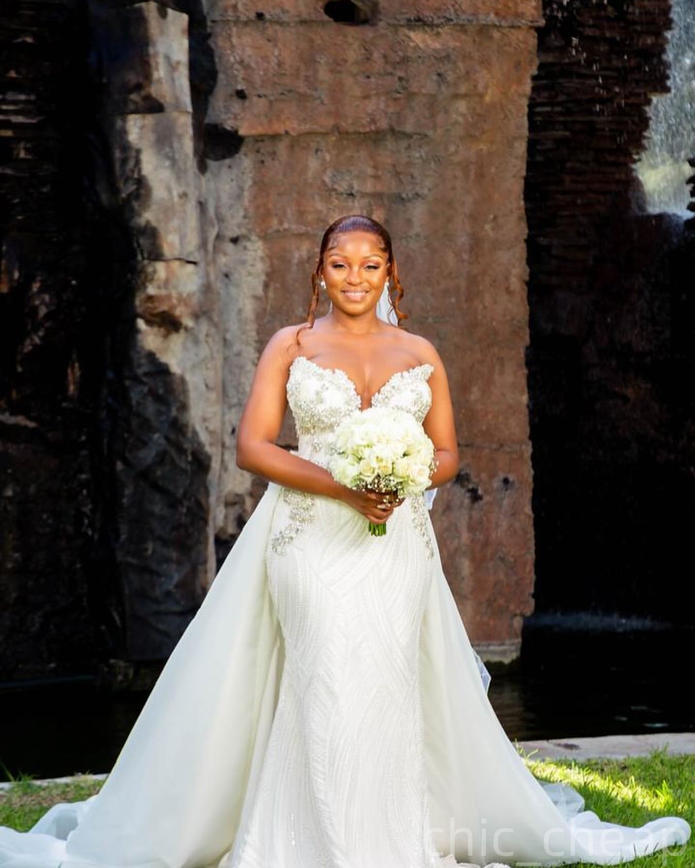 2025 Aso Ebi Plus Size Ivory Mermaid Wedding Dress Beaded Crystals Sequined Lace Detachable Train Sweetheart Bridal Gowns Dresses ZJ06750