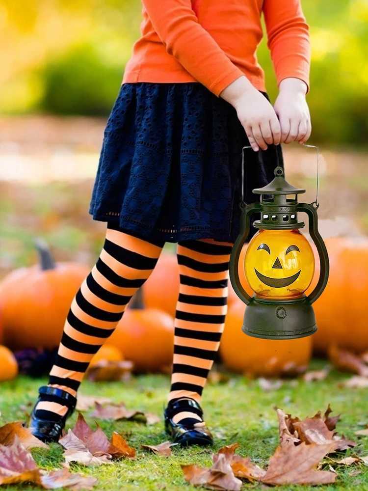 Halloween Portable Oil Lamp Hand Pumpkin Lantern (A Type with Built-in Button Battery) XJ250804