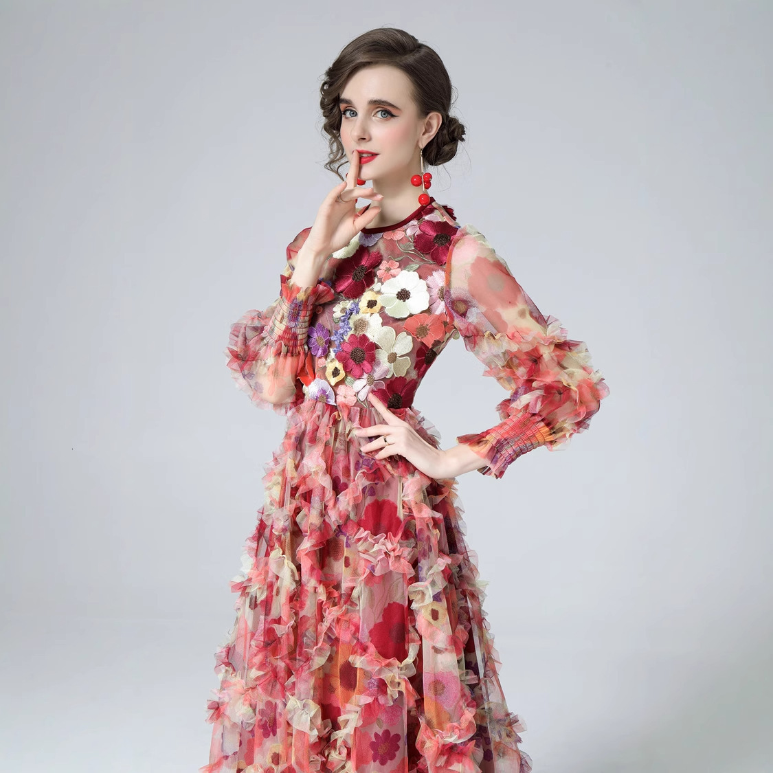 2025 Spring and Autumn European and American style women's S new long sleeved round neck slim fit trumpet embroidered flower trend long skirt new