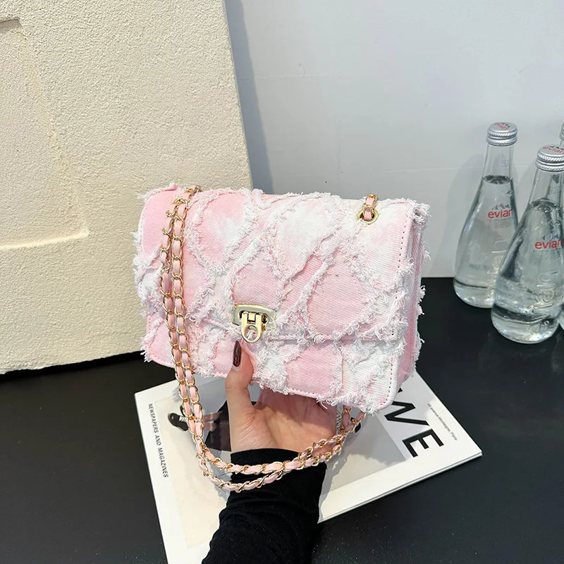 French Niche Fashion Diamond Square Bag Womens 2025 Summer Light Versatile Chain Shoulder Messenger Bag 250805