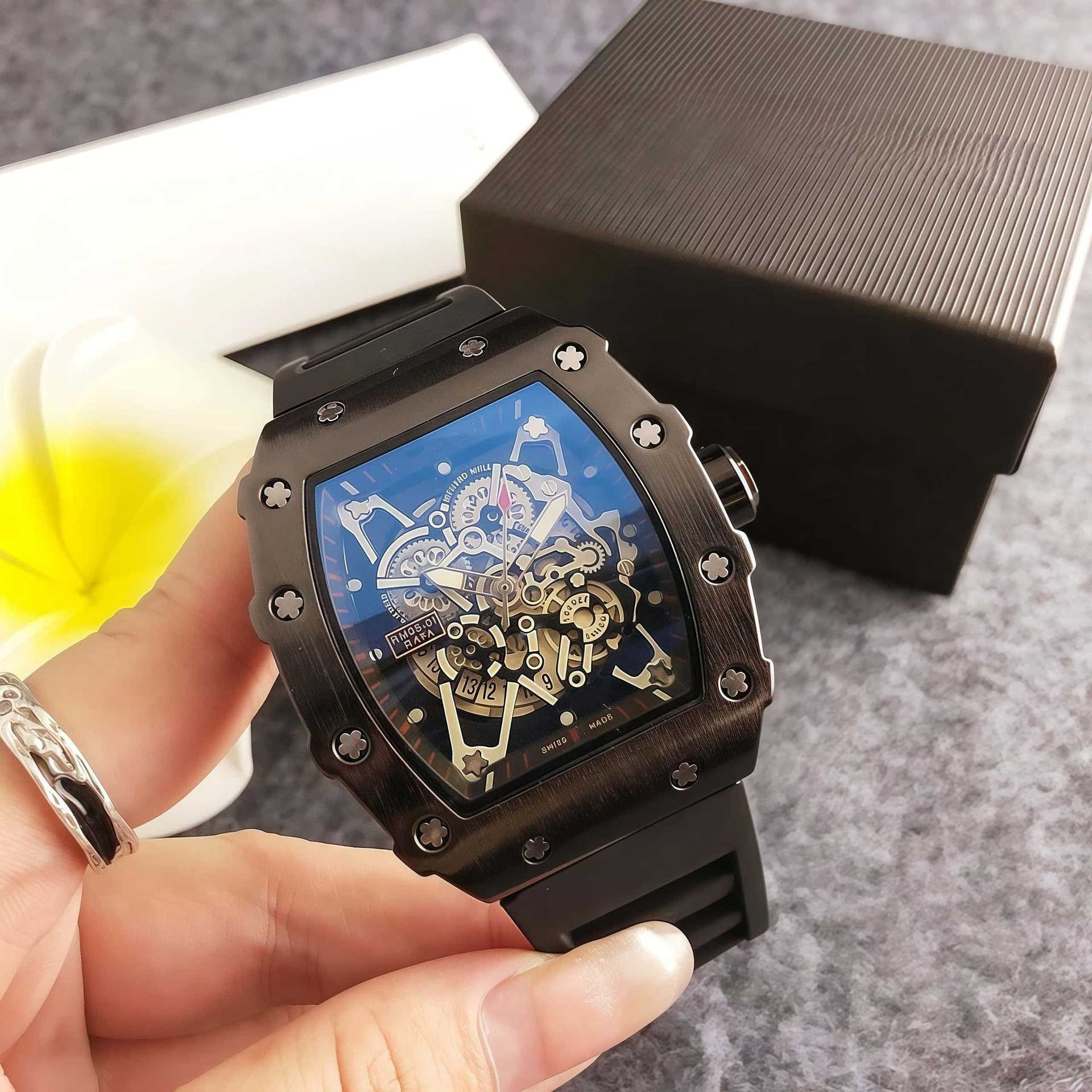 New Hot Fashion Luxury Men Watch Casual Barrel Skull non-mechanical business Watches Large dial men's Quartz watch Sports Rubber Wristwatches 40MM