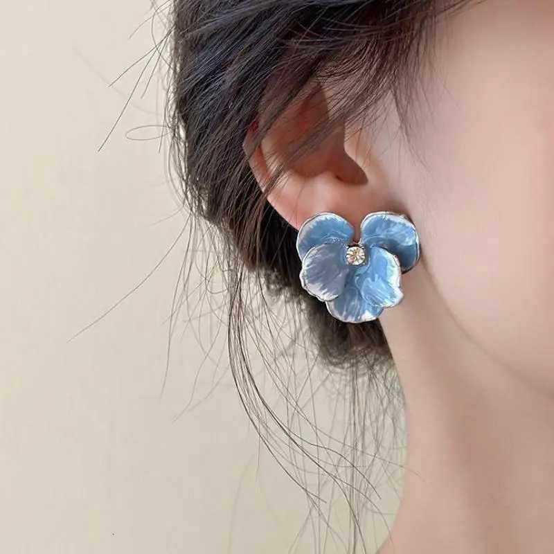 Summer And Autumn Light Luxury Elegant Blue Flower Stud Earrings For Women Fashion Sweet Metal Jewelry Accessories Y250804