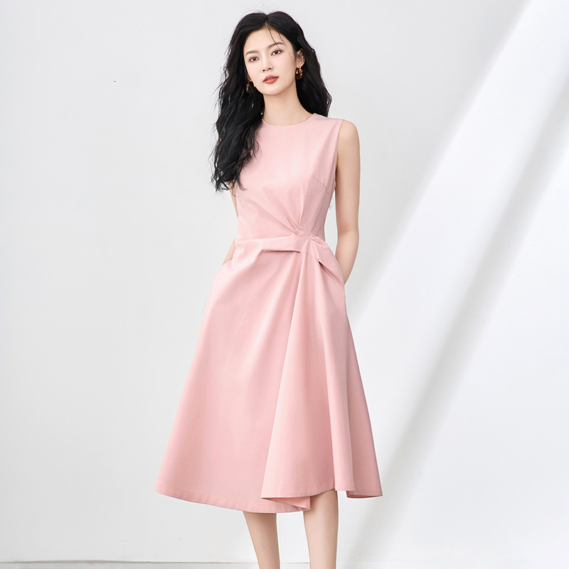 2025 French style elegant, simple and unique long skirt elegant waist pleated sleeveless dress trend summer southern oil new designer dress