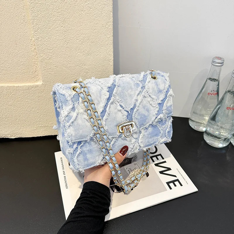 French Niche Fashion Diamond Square Bag Womens 2025 Summer Light Versatile Chain Shoulder Messenger Bag 250805