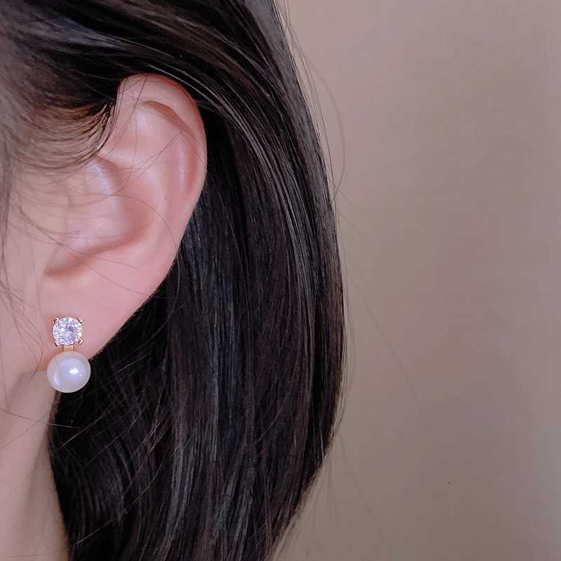 Classic Real Natural Freshwater Pearl Stud Earrings For Women Shiny Zircon Crystal Stud Earrings Female Wedding Party Jewelry Y250804