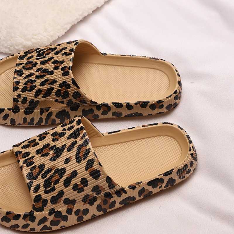 Thick-soled leopard-print slippers womens outerwear summer new Korean version fashionable indoor home couple slippers W250805