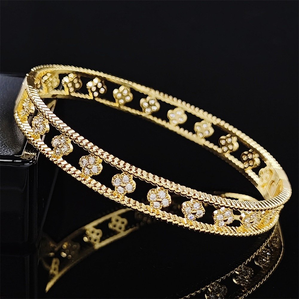 Hollow Pattern Bracelet for Women, High-End Niche Design, Non-Fading s7407 - view 4