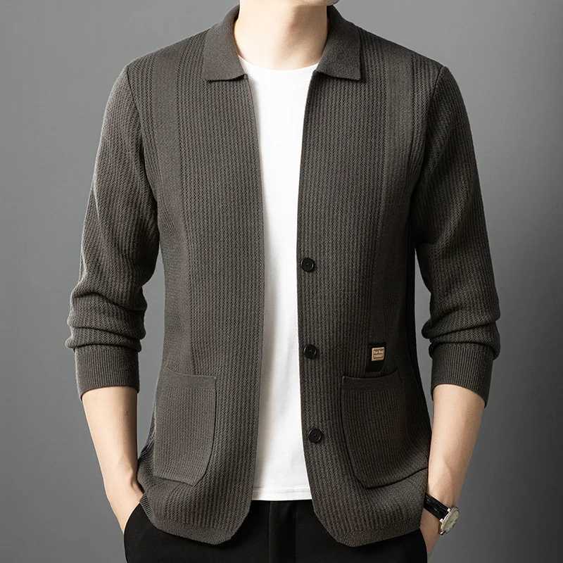 2025 Mens Autumn/Winter Knitted Cardigan Color Contrast Design Sweater Mens Clothing Lapel Casual Knitted Cardigan XJ250805