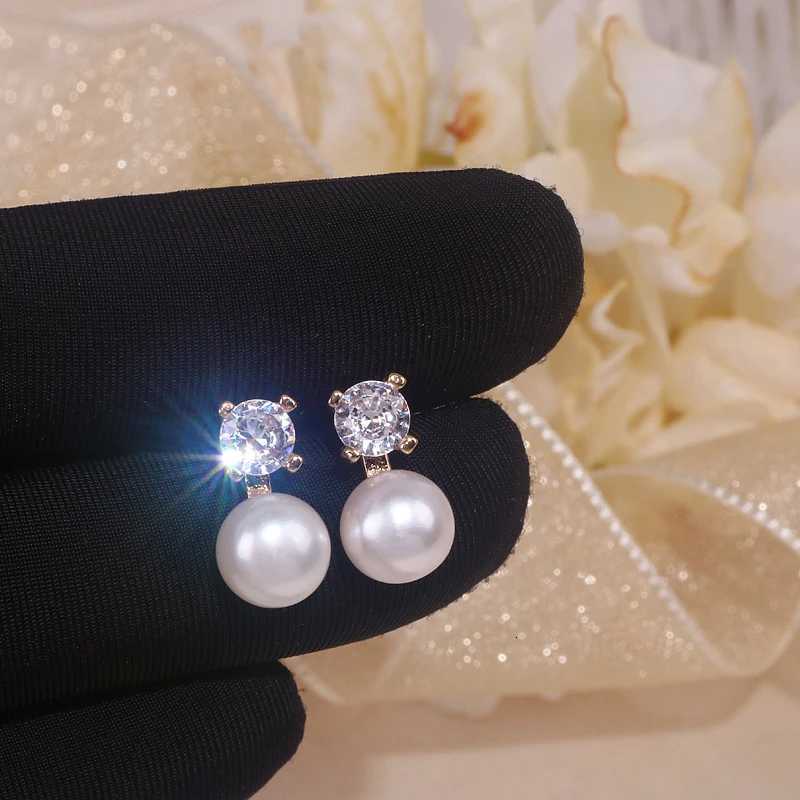 Classic Real Natural Freshwater Pearl Stud Earrings For Women Shiny Zircon Crystal Stud Earrings Female Wedding Party Jewelry Y250804