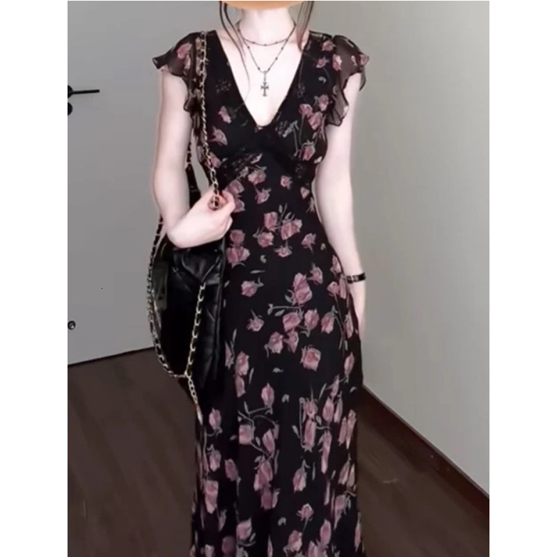 2025 Black V-neck Rose Dress Summer New Elegant Waist Strap with Small Fluttering Sleeves Chiffon Long fashion Dress New Designer Dress