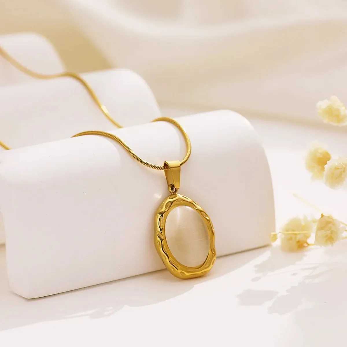 18K Gold Plated Stainless Steel Oval Shape White Cat Eye Opal Stone Pendant Necklace Fashion Jewelry Y250804