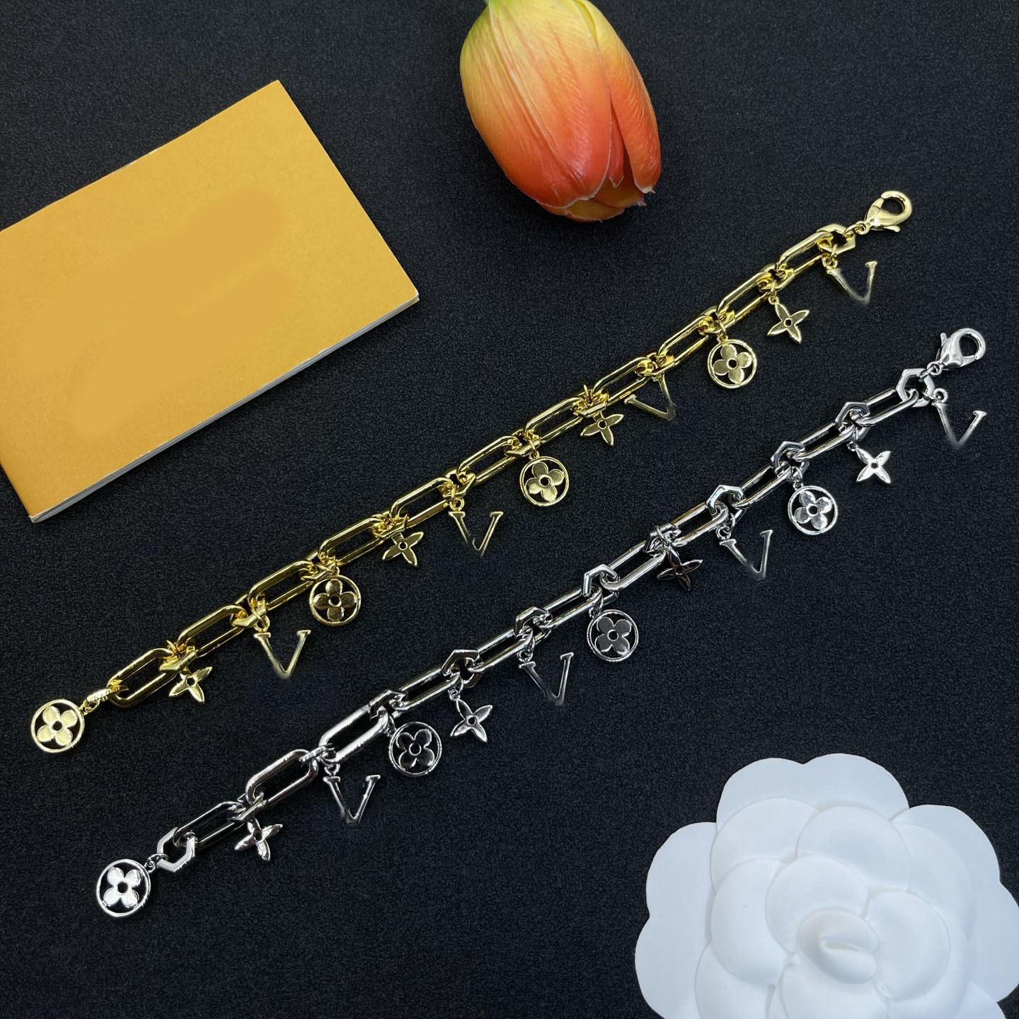 Designer Bracelet Luxury Clover Letter Tassel Charm Bracelet Bangle Gold Silver Plated Chain Bracelet For Women Men Party Fashion Jewelry Love Christmas Gift