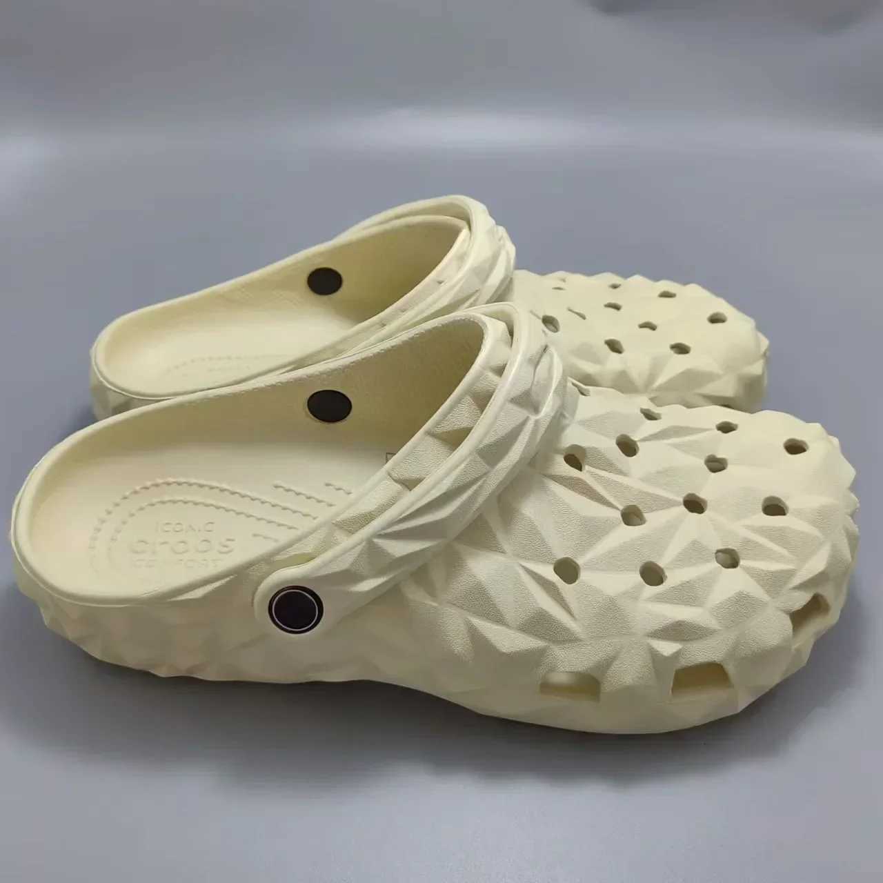 Durian Hole Slippers Perforated Shoes Mens Womens Shoes Fashionable Versatile Lightweight and Non-Slip Sports Beach Sandals W250805