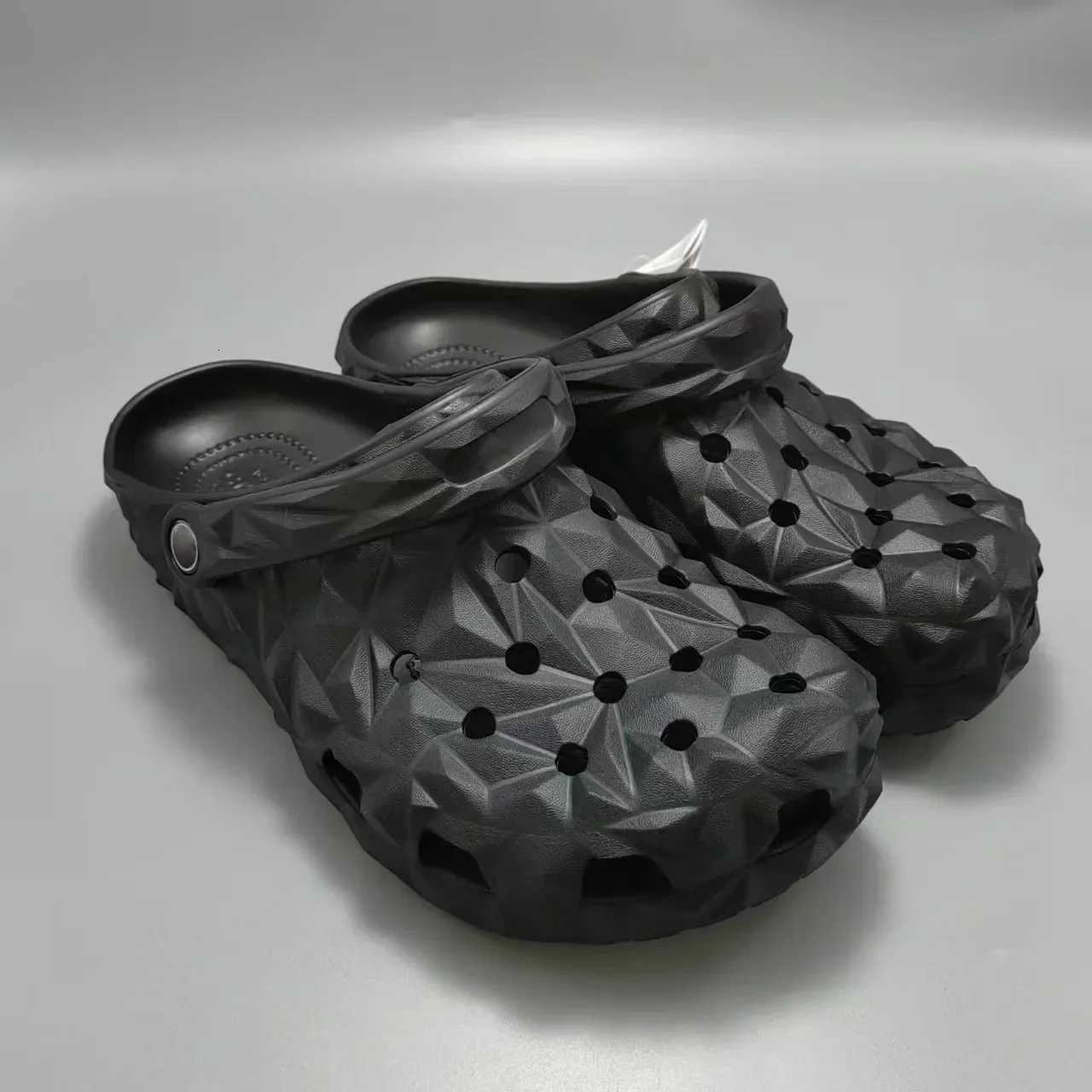 Durian Hole Slippers Perforated Shoes Mens Womens Shoes Fashionable Versatile Lightweight and Non-Slip Sports Beach Sandals W250805