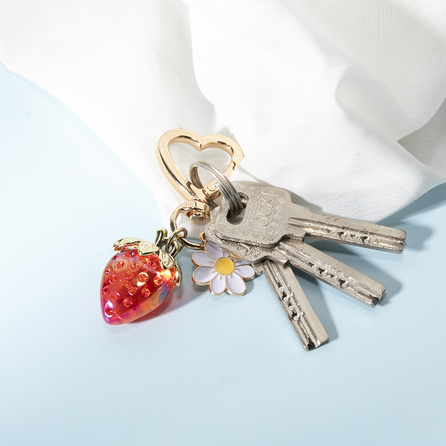 Cute personality girlish heart sweet strawberry heart-shaped keychain, internet celebrity, creative handbag key accessory pendant Z 8.1-7