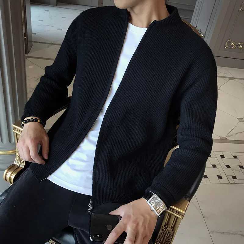 New Thick Sweater for Men in Autumn and Winter 2024 Japanese-style Coat V-neck Knitted Cardigan for Outerwear and Upper Garment XJ250805