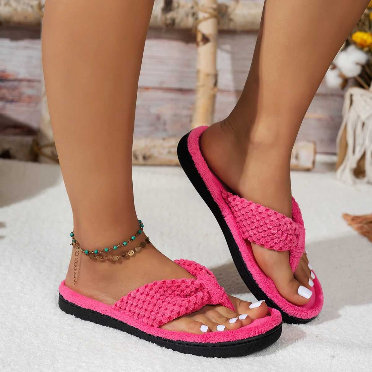 Home Womens Fashionable Slippers Flip Flops with Flush for Outdoor Use Anti-slip Suitable for Womens Four Seasons W250805