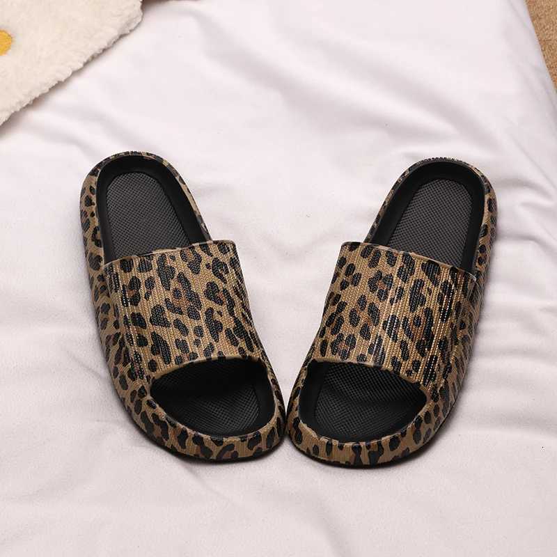 Thick-soled leopard-print slippers womens outerwear summer new Korean version fashionable indoor home couple slippers W250805