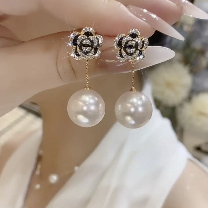 Free Shipping 2025 New Designer Jewelry Camellia Earrings New Trendy Elegant High-end Feel Two-way Wear Rose Pearl Earrings Exquisite Versatile Ear Je