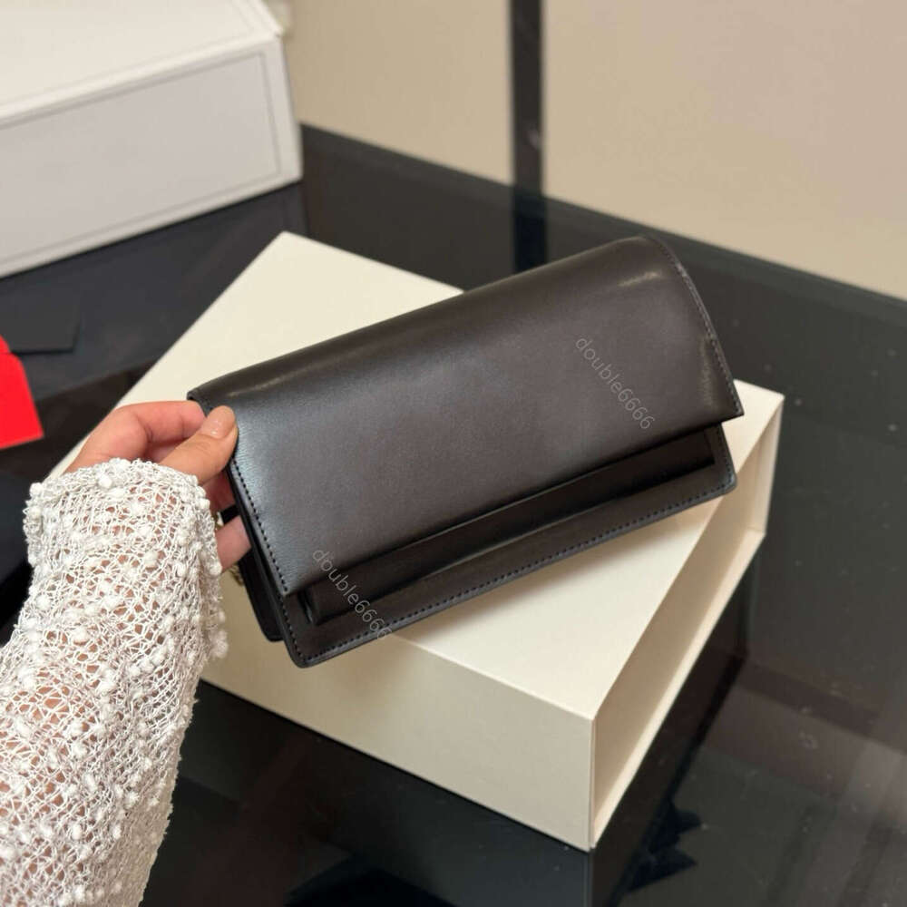 Designer Women's Trendy Chain Shoulder Bag Fashion Versatile Crossbody Leather wallet baguette armpit bag commuter bag phone bag office bag Travel bag messenger bag
