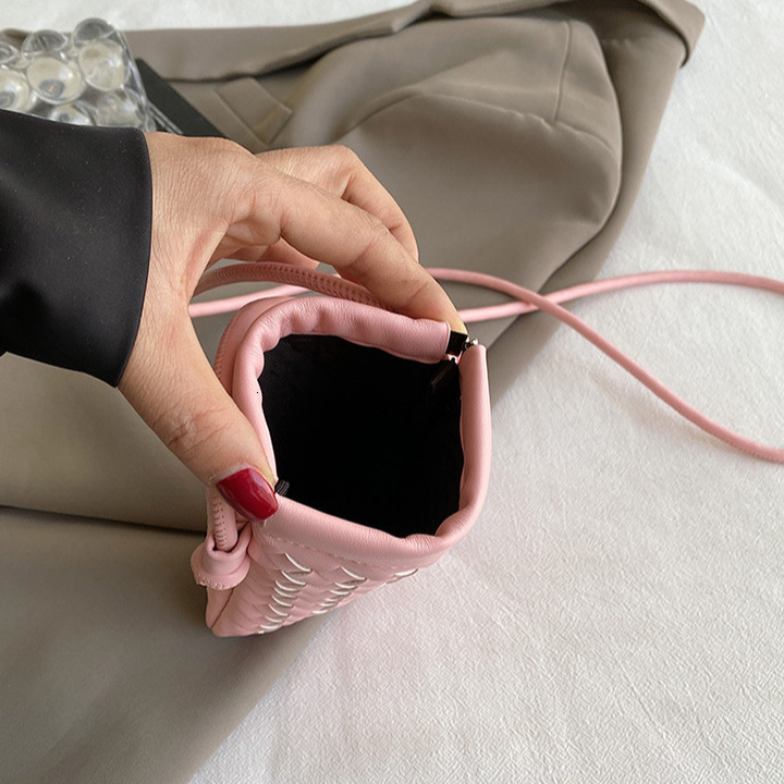 Free Shipping Designer Luxury Women's Handmade Woven Bag New Mini Casual Handbag High-end Vertical Version Mobile Phone Bag Shoulder Bag