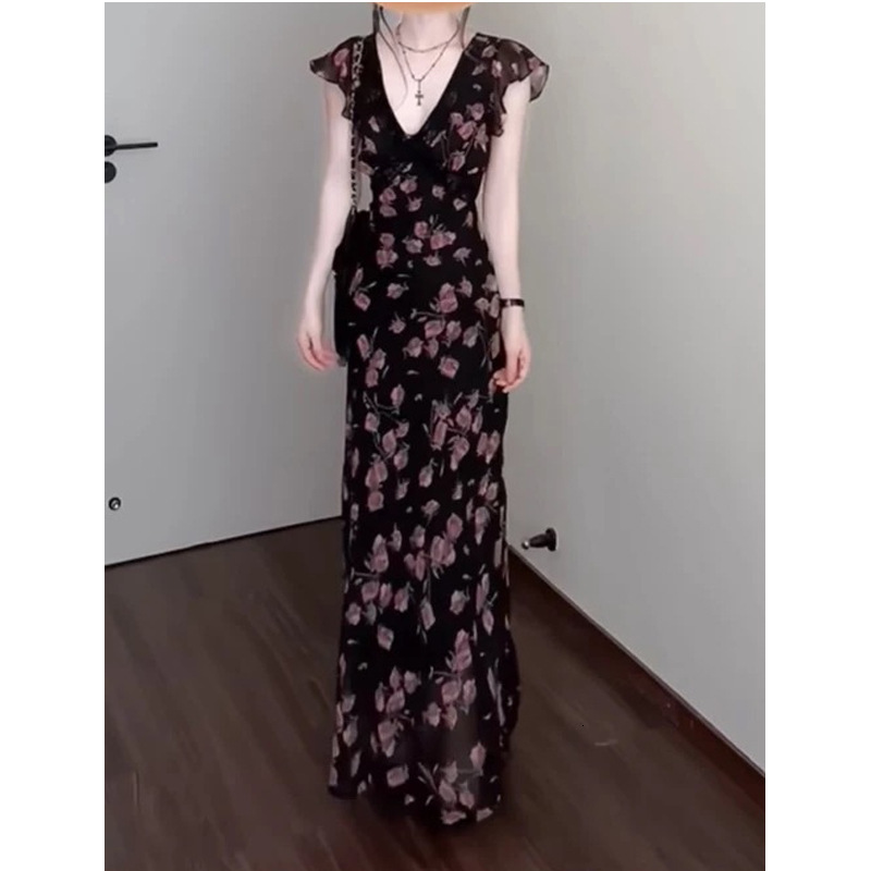 2025 Black V-neck Rose Dress Summer New Elegant Waist Strap with Small Fluttering Sleeves Chiffon Long fashion Dress New Designer Dress